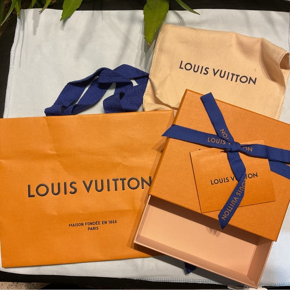 Louis Vuitton wallet packing set - Picture 2 of 3
